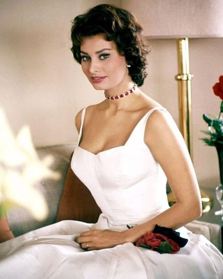 «De una belleza deslumbrante y un símbolo de belleza se convirtió en una anciana arrugada: ¡Sophia Loren, de 88 años, ha cambiado más allá del reconocimiento!» /btv1